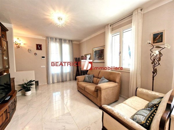 casa indipendente in vendita a Lucca in zona Farneta
