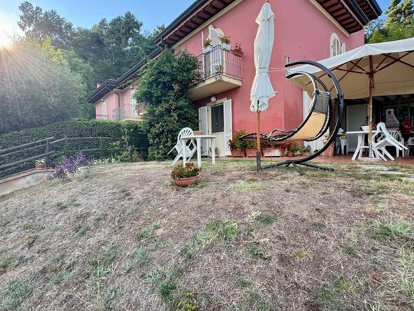 casa indipendente in vendita a Lucca in zona Arliano