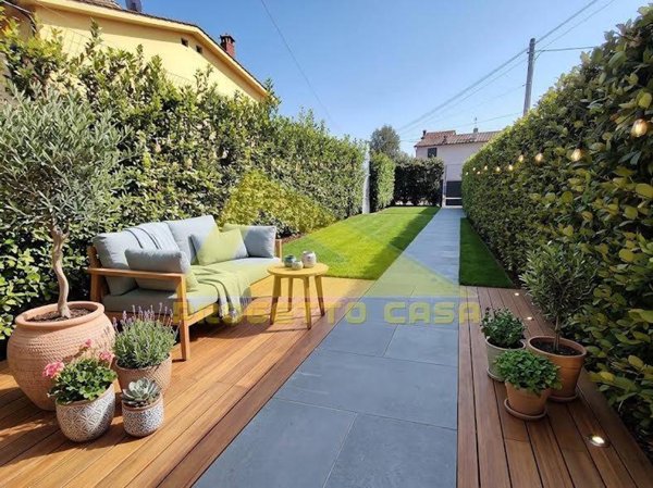 casa indipendente in vendita a Lucca in zona Picciorana