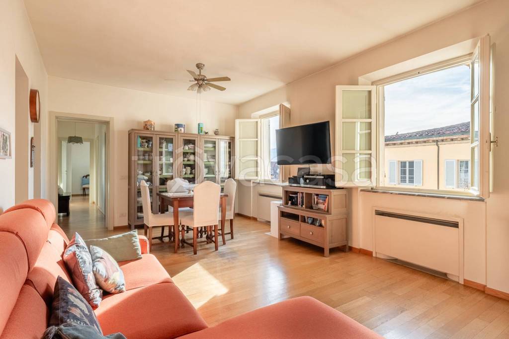 appartamento in vendita a Lucca in zona Centro Città