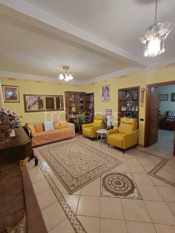 casa indipendente in vendita a Lucca in zona Ponte a Moriano