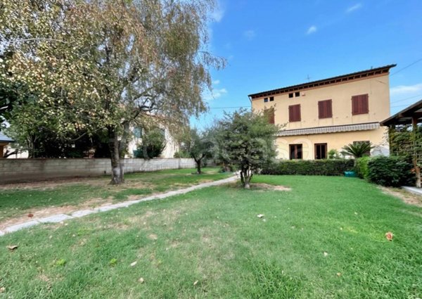 casa indipendente in vendita a Lucca in zona San Pietro a Vico