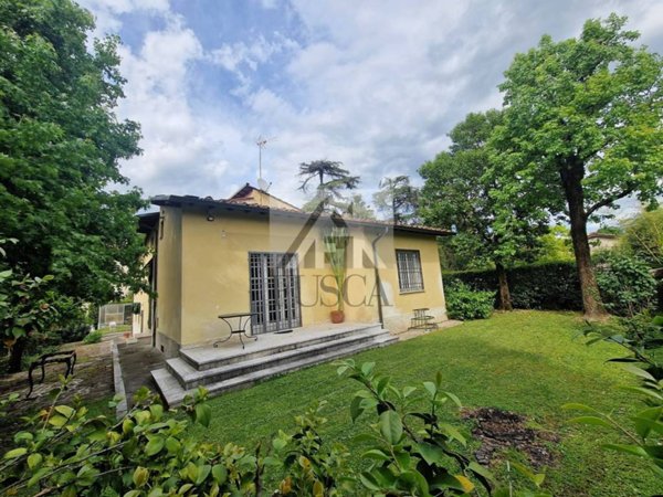 casa indipendente in vendita a Lucca in zona Centro Città