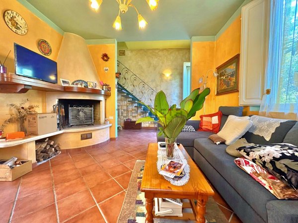 casa indipendente in vendita a Lucca in zona San Pietro a Vico
