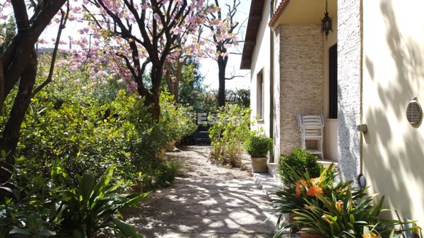 casa indipendente in vendita a Lucca in zona Centro Città