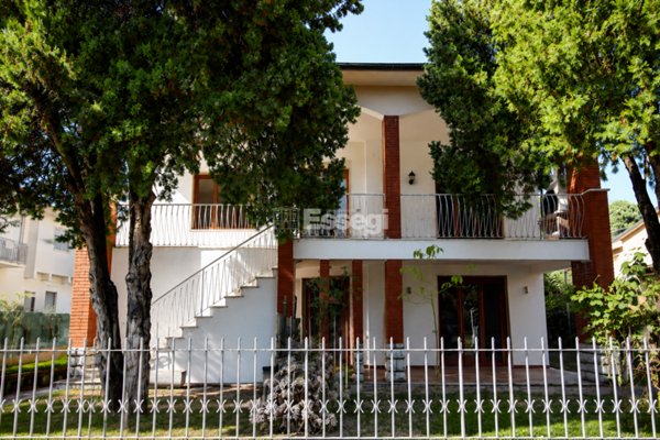 casa indipendente in vendita a Lucca in zona Centro Città