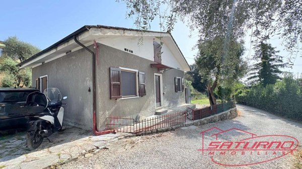 casa indipendente in vendita a Lucca in zona Maggiano