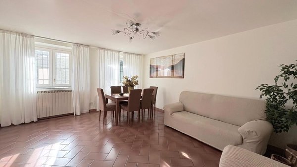 casa indipendente in vendita a Lucca in zona Carignano