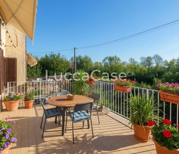 casa indipendente in vendita a Lucca in zona Monte San Quirico