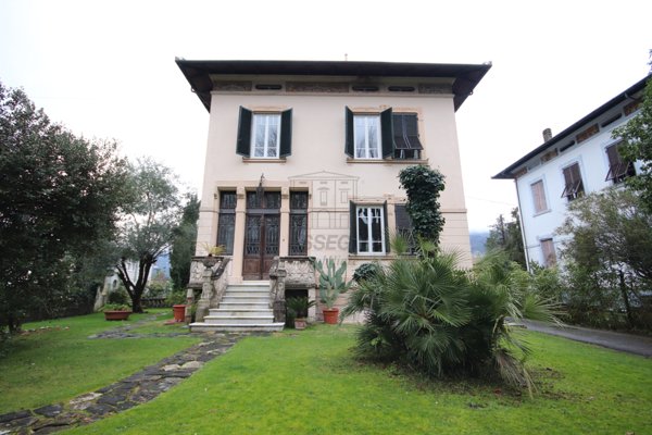 casa indipendente in vendita a Lucca