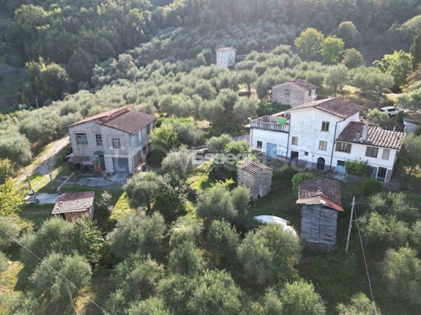 casa indipendente in vendita a Lucca in zona Ponte a Moriano