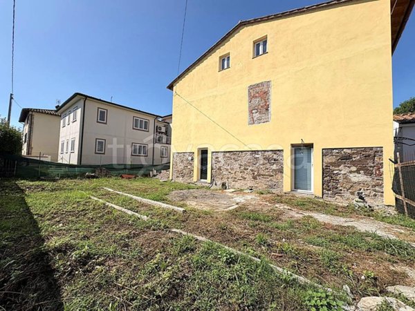 casa indipendente in vendita a Lucca in zona Zona San Concordio
