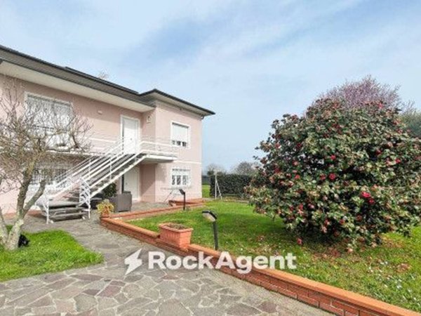 casa indipendente in vendita a Lucca in zona Mutigliano