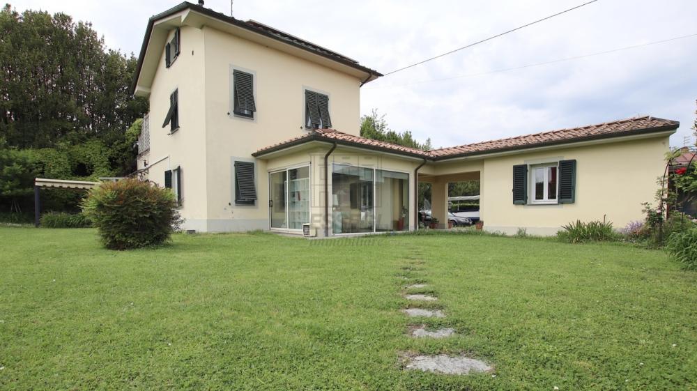 casa indipendente in vendita a Lucca in zona San Pietro a Vico