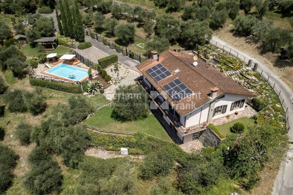 casa indipendente in vendita a Lucca in zona Centro Città