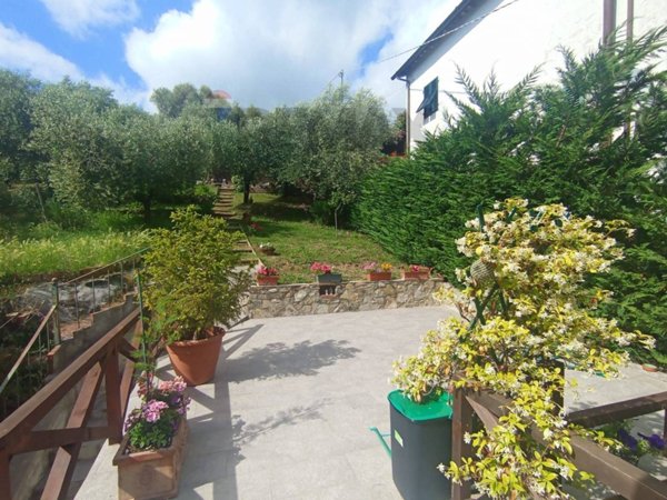 casa indipendente in vendita a Lucca in zona Ponte a Moriano