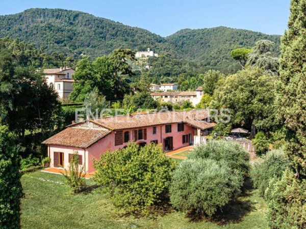 casa indipendente in vendita a Lucca in zona San Lorenzo a Vaccoli