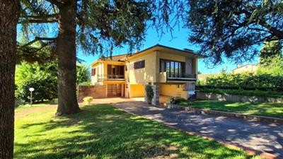 casa indipendente in vendita a Lucca