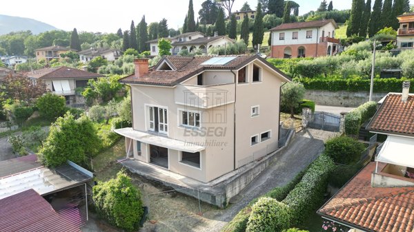 casa indipendente in vendita a Lucca in zona Ponte San Pietro
