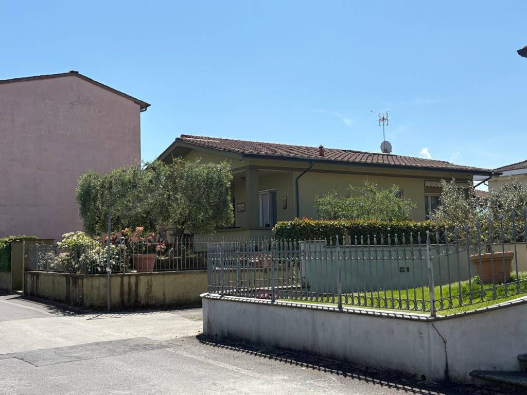 casa indipendente in vendita a Lucca in zona Sant'Angelo in Campo