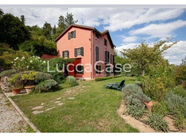casa indipendente in vendita a Lucca in zona San Lorenzo a Vaccoli