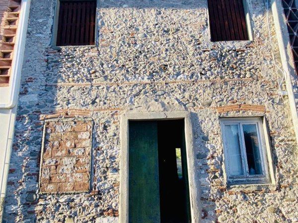 casa indipendente in vendita a Lucca in zona San Pietro a Vico