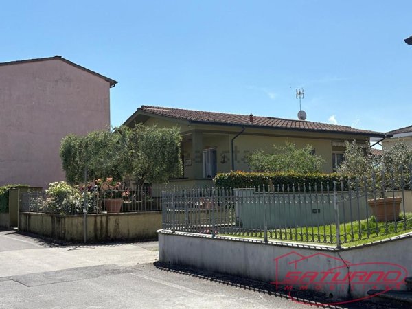 casa indipendente in vendita a Lucca in zona Sant'Angelo in Campo