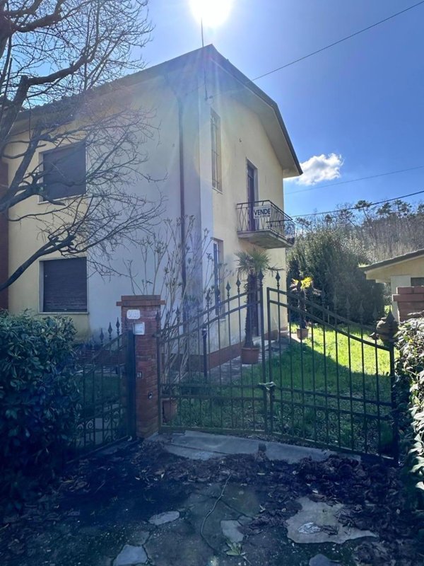 casa indipendente in vendita a Lucca in zona Cappella