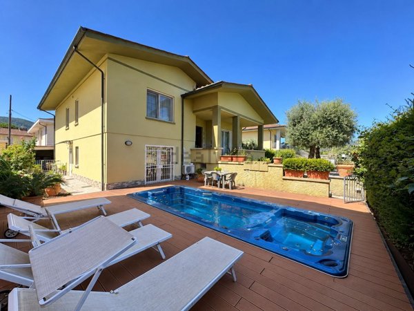 casa indipendente in vendita a Lucca in zona Sant'Angelo in Campo