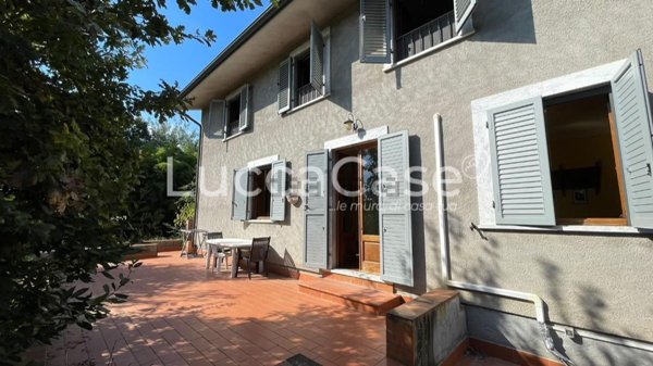casa indipendente in vendita a Lucca in zona Alla Bidia