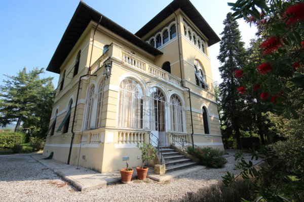 casa indipendente in vendita a Lucca in zona Nave