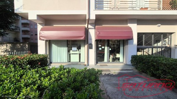 locale commerciale in vendita a Lucca in zona Sant'Anna