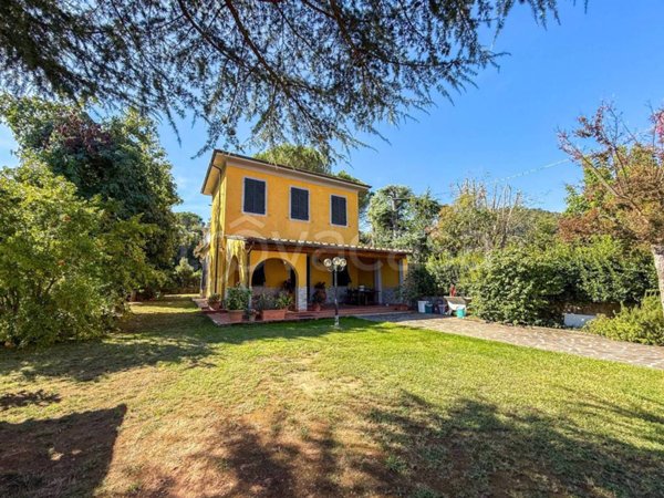 casa indipendente in vendita a Lucca in zona Vicopelago