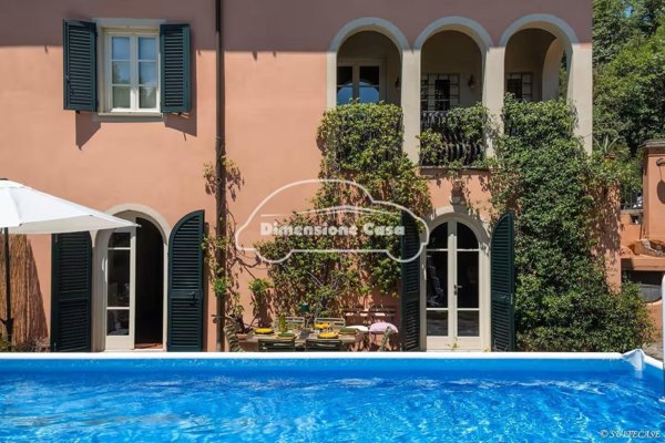 casa indipendente in vendita a Lucca in zona Carignano