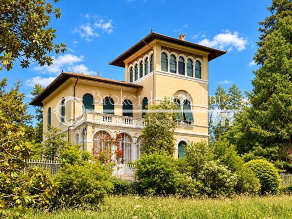 casa indipendente in vendita a Lucca in zona Carignano
