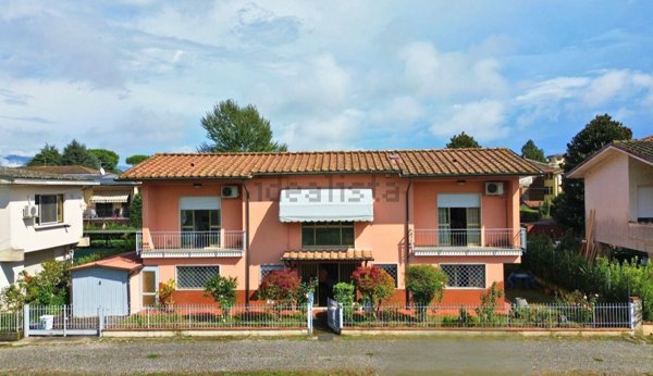 casa indipendente in vendita a Lucca in zona Sant'Anna