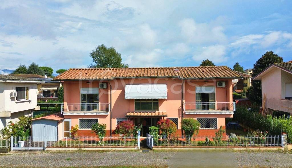 casa indipendente in vendita a Lucca in zona Sant'Anna