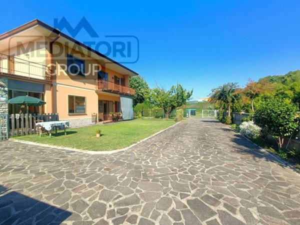 casa indipendente in vendita a Lucca in zona Ponte San Pietro