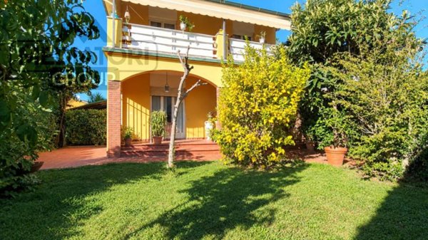 casa indipendente in vendita a Lucca in zona San Donato