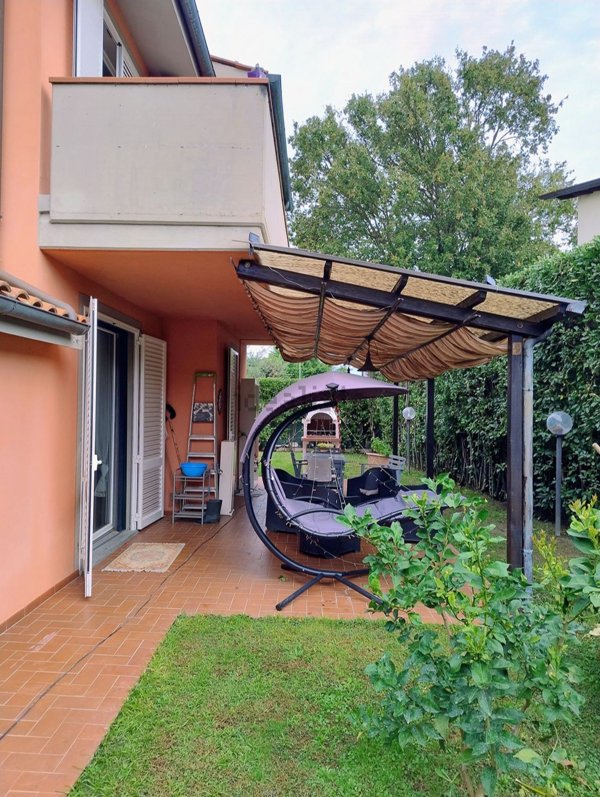 casa indipendente in vendita a Lucca in zona Picciorana