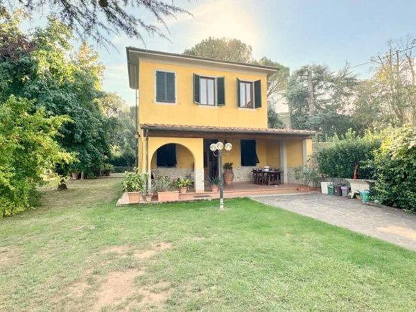 casa indipendente in vendita a Lucca in zona Vicopelago