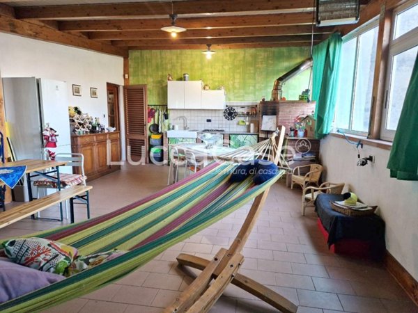 casa indipendente in vendita a Lucca in zona Nozzano