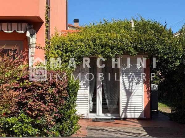 casa indipendente in vendita a Lucca in zona Picciorana