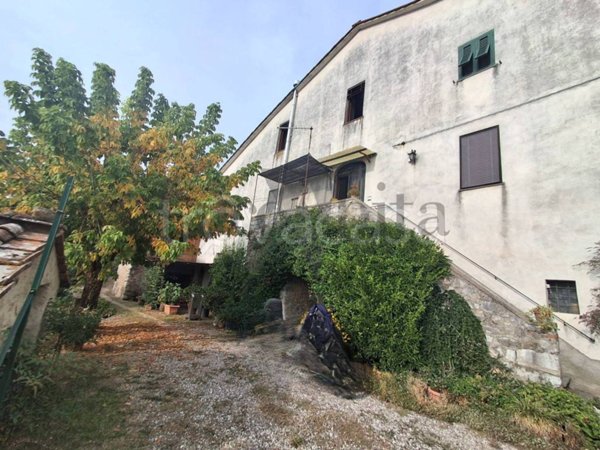 casa indipendente in vendita a Lucca in zona Orzala