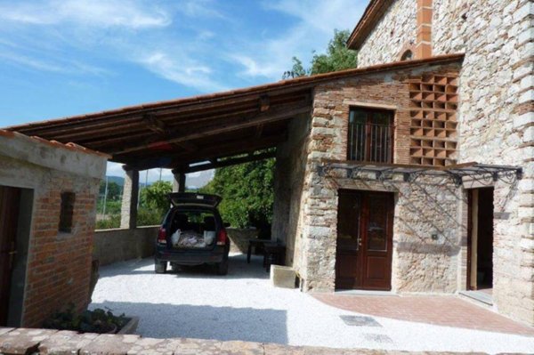 casa indipendente in vendita a Lucca in zona Nozzano