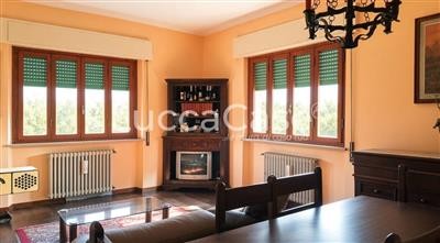 casa indipendente in vendita a Lucca in zona Montuolo