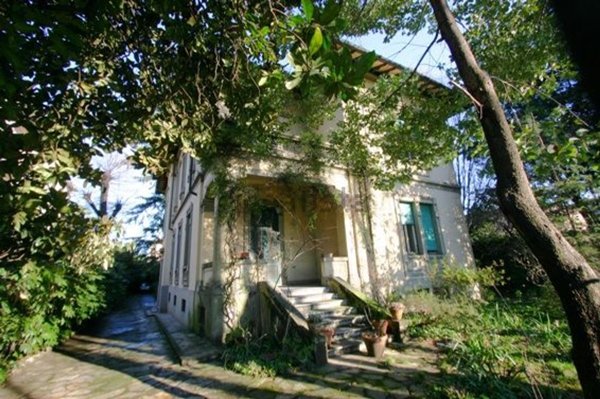 casa indipendente in vendita a Lucca in zona Centro Città