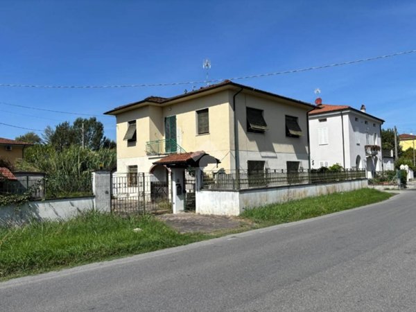 casa indipendente in vendita a Lucca in zona Zona San Concordio