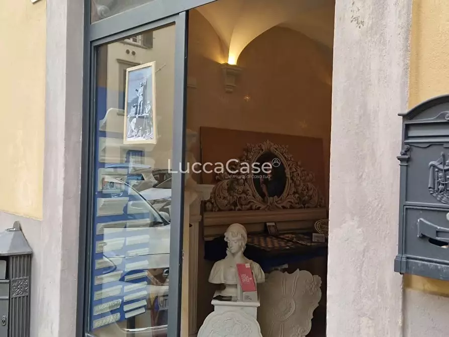 locale commerciale in vendita a Lucca in zona Centro Città