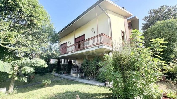 casa indipendente in vendita a Lucca in zona Zona San Concordio